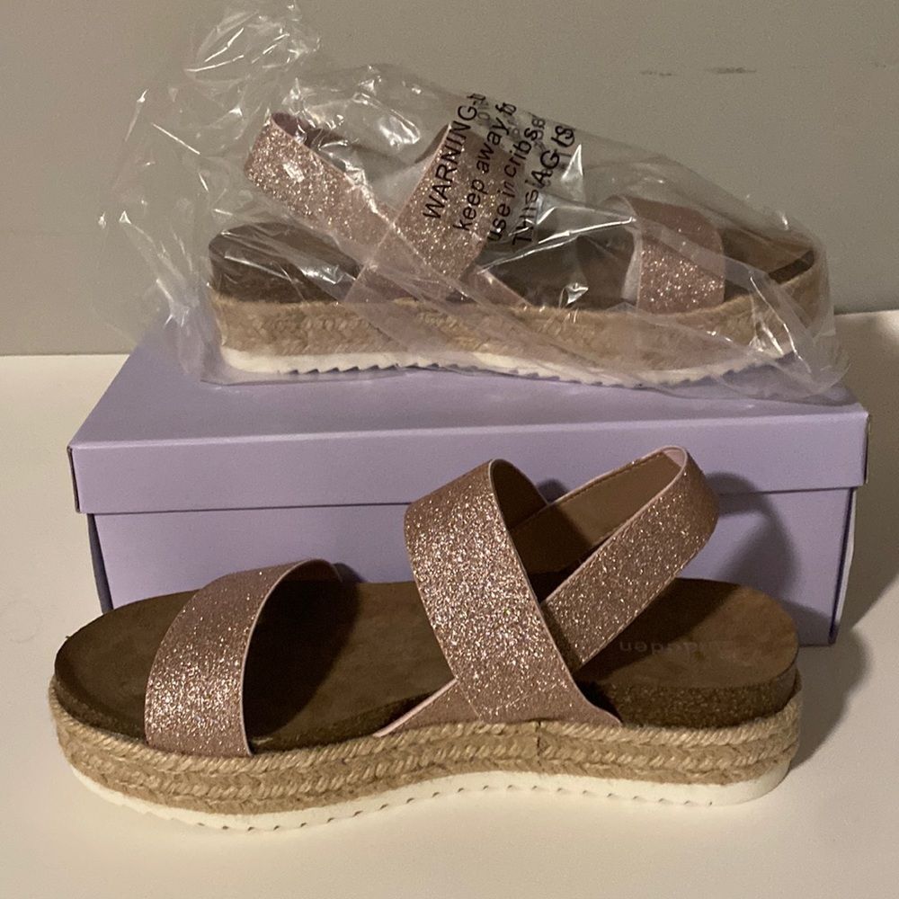 Madden Girl Women’s Cybell Sandal Rose Gold Glitter Size 8